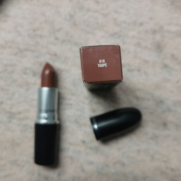 BNIB MAC Matte Lipstick in 616 Taupe - Picture 4 of 4
